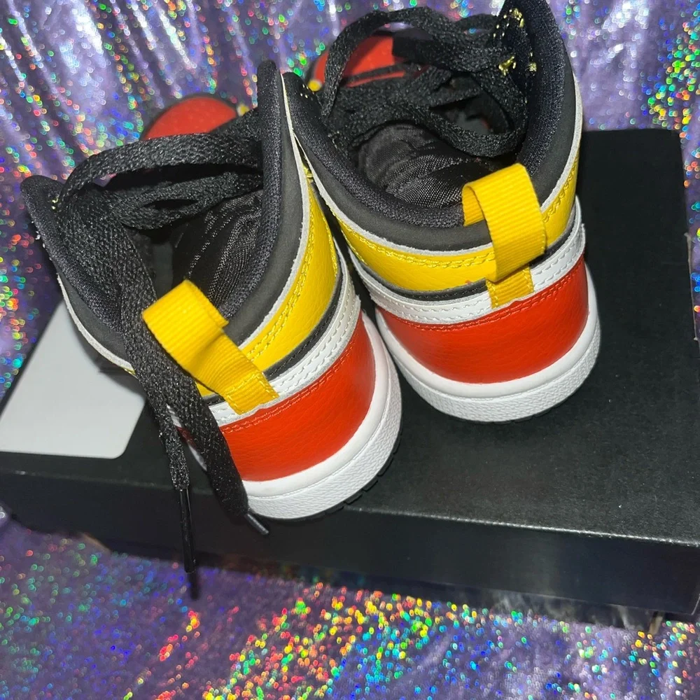 Nike Air Jordan 1 Mid Shoes